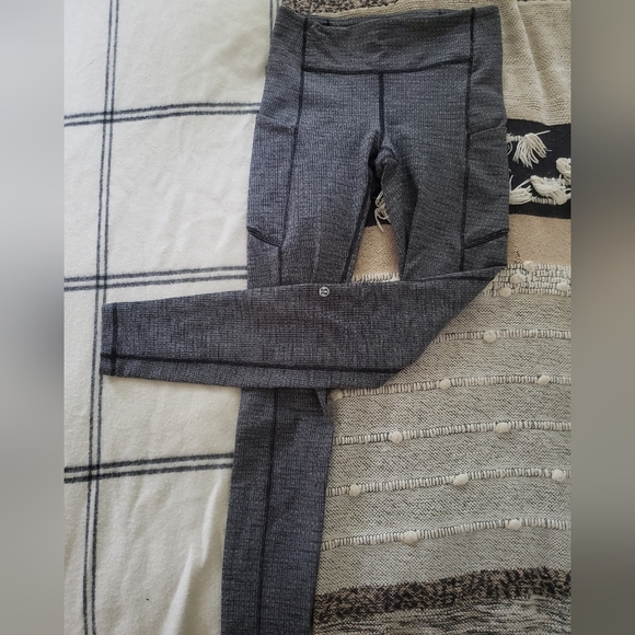 Lululemon Speed Up Tight 28" - Sz 6 - Picture 10 of 12